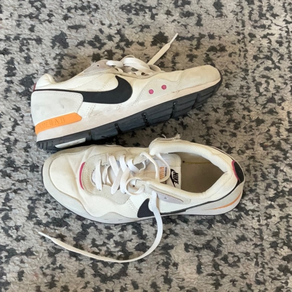 Nike venture runner Tennis shoes